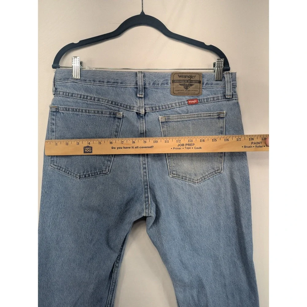Wrangler Premium Quality Mens 33x30 Light Wash Straight Leg Cotton Jeans Blue